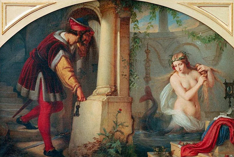 A gauche, finissant de descendre un escalier, un homme vêtu de rouge se tient contre une porte en bois. Il semble regarder par un trou. De l’autre côté, à droite, se trouve une femme avec une queue de serpent, en train de se baigner.